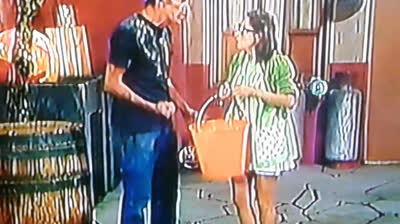 El Chavo del 8 - Barriendo el patio